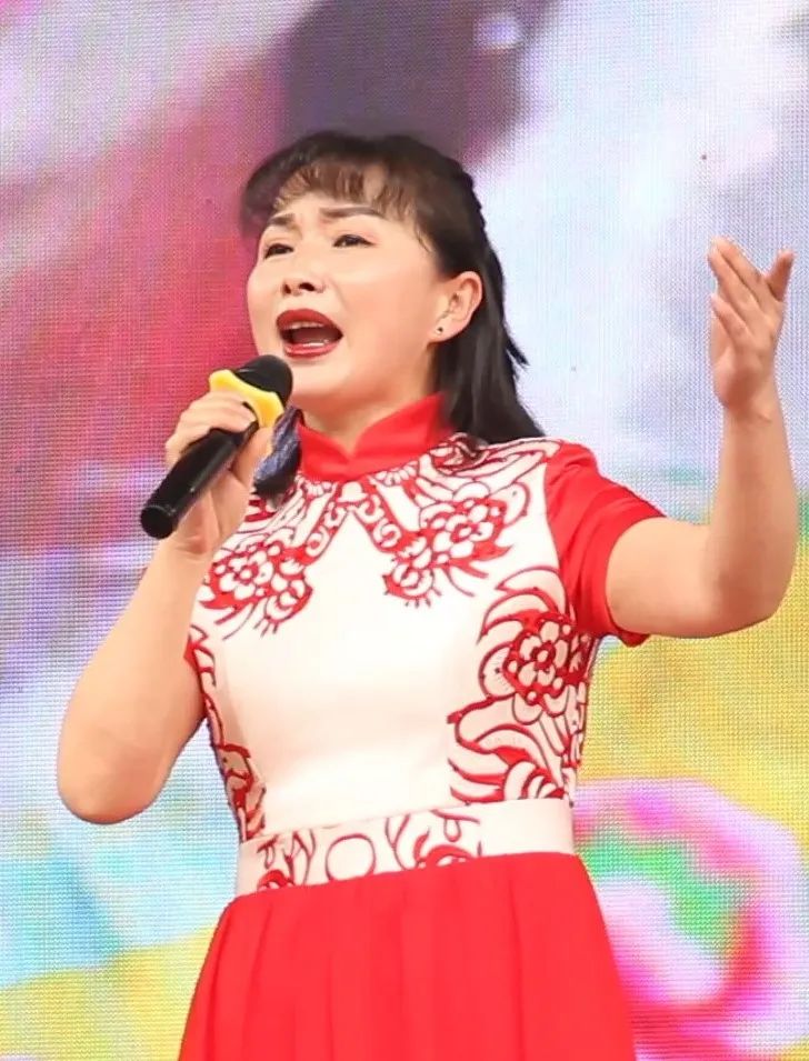 MVI_0591.00_41_09_15.靜止005 (3).jpg 助力“唱響漢江源”音樂(lè)季 知名歌手傾情獻(xiàn)藝插圖3